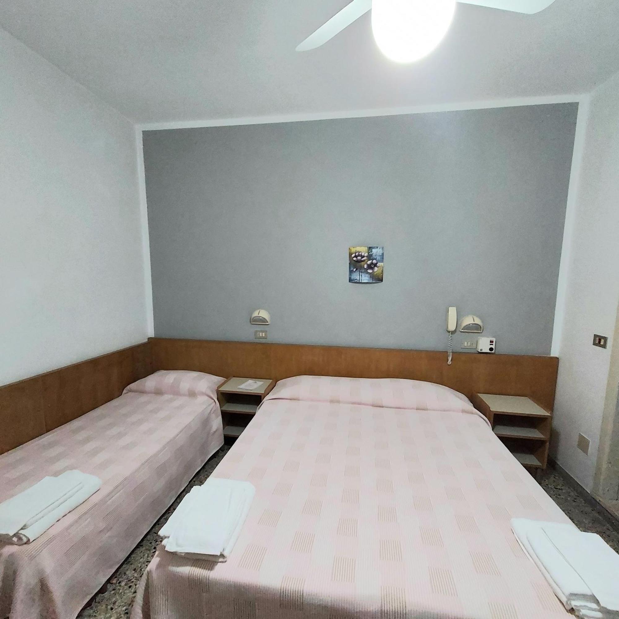 Hotel Villa Alberta Cesenatico Zimmer foto